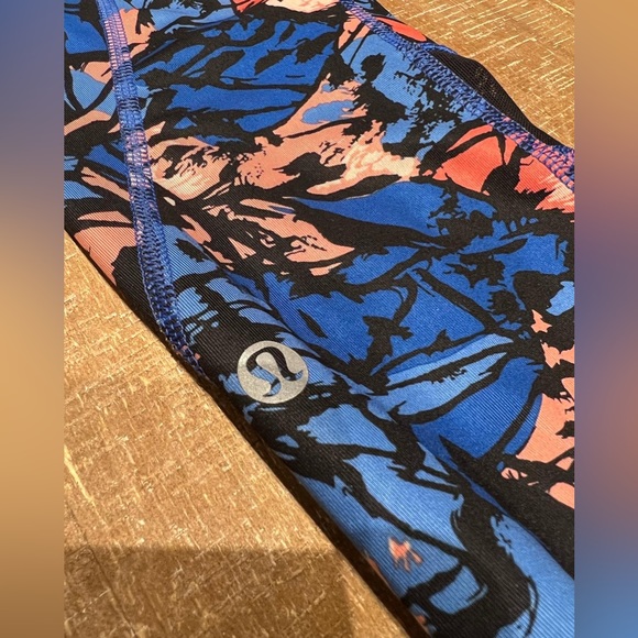 💙 Lululemon Inspire Tight II crop
Paint Storm Harbor Blue Multi - Picture 7 of 8